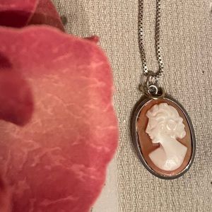 🔥Genuine Cameo Necklace - NWOT